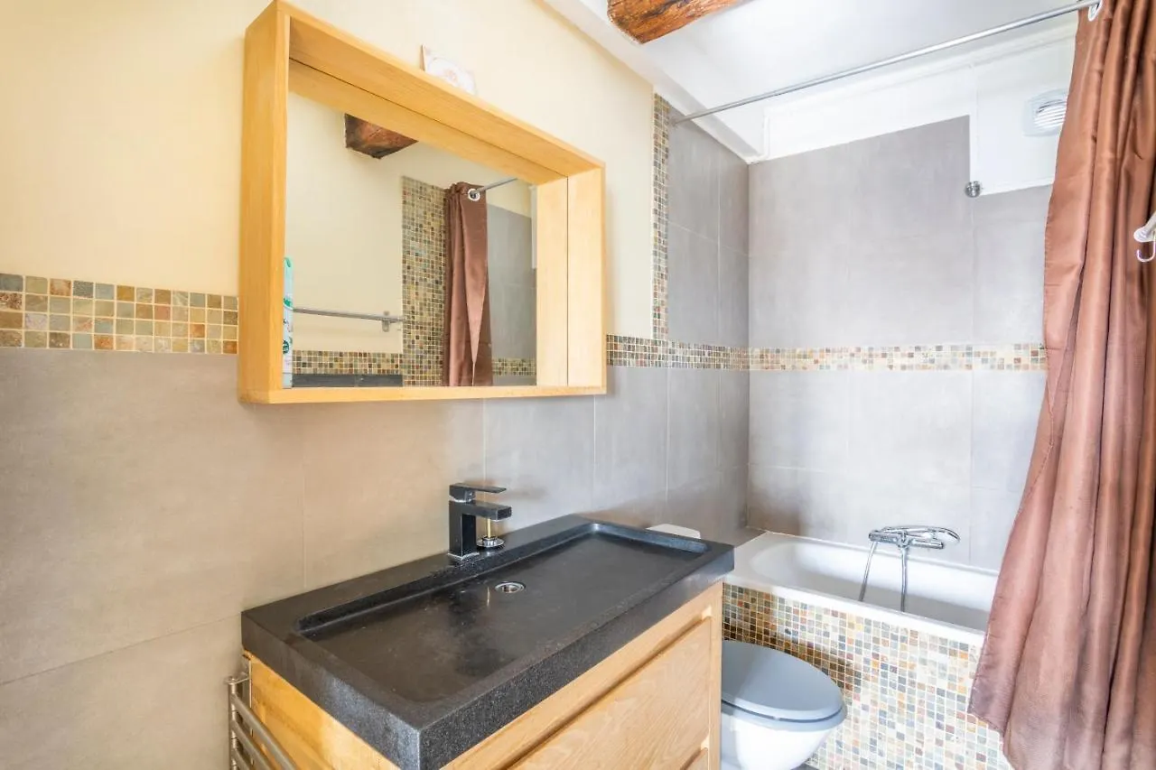 Hostel Ambassade Bretonne Vieux-Port Marseille 0*,